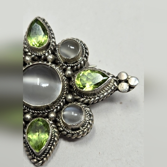 Green Peridot Cabochon Moon Stone Womens Pendant Pin Brooch Sterling Silver - Picture 3 of 8